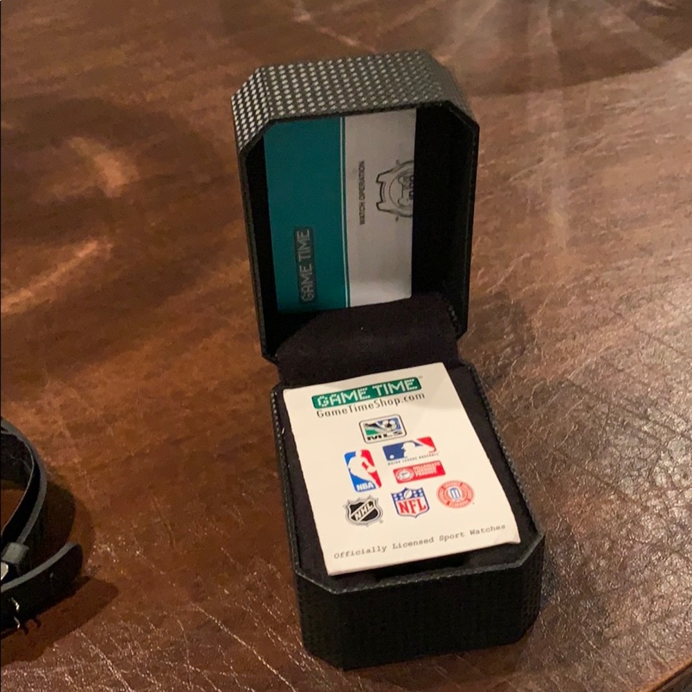 Watch - Picture 4 of 4